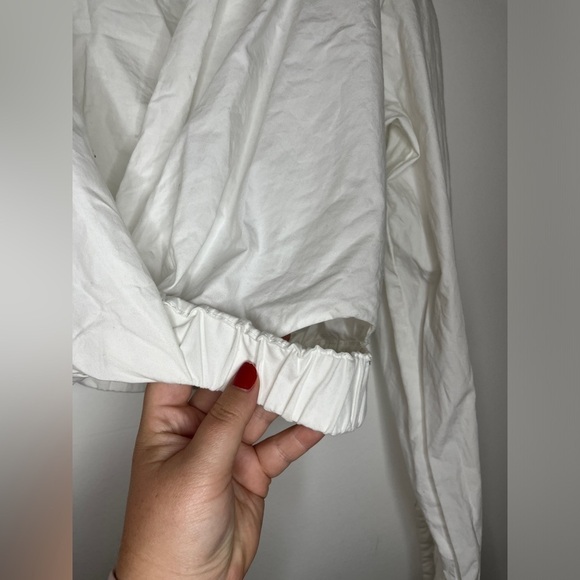 FUTURE COLLECTIVE White Long Sleeve Collared Blouse Size Medium - Picture 2 of 7